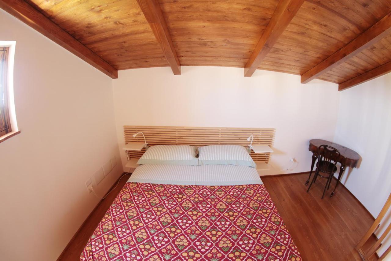 La Casa Del Mandarino Di Borgo Carbone Holiday home *